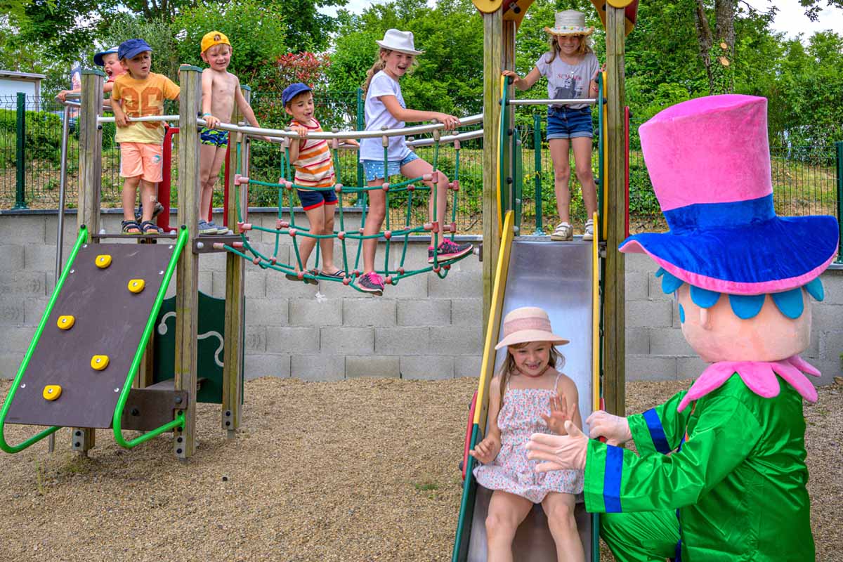 camping familial au bord des gorges de la loire