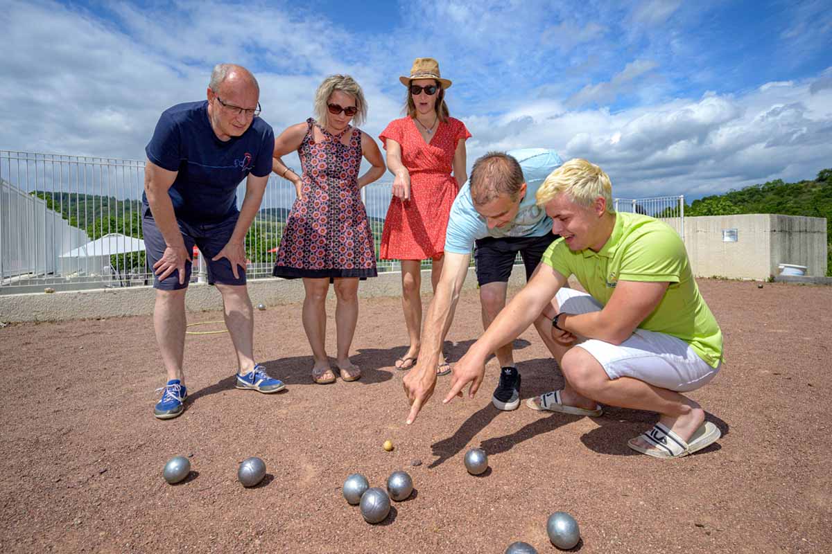 concours de pétanque au camping haut de gamme